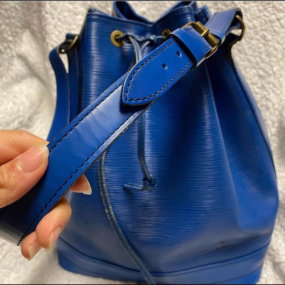 ✨SOLD✨AUTHENTIC LOUIS VUITTON EPI BLUE NOE BAG✨ - Picture 2 of 6